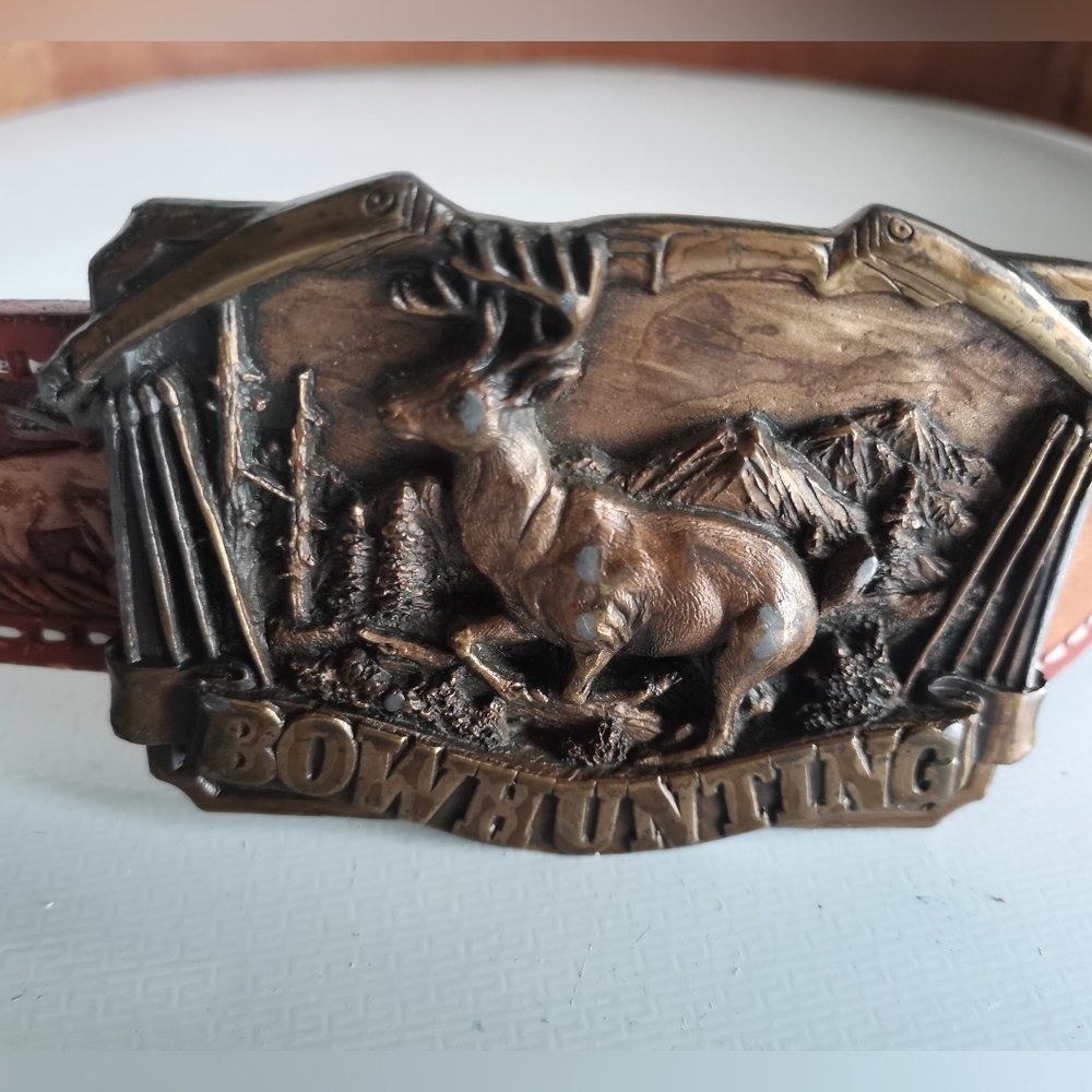Vintage Bowhunting Bucklet Belt - Picture 2 of 7